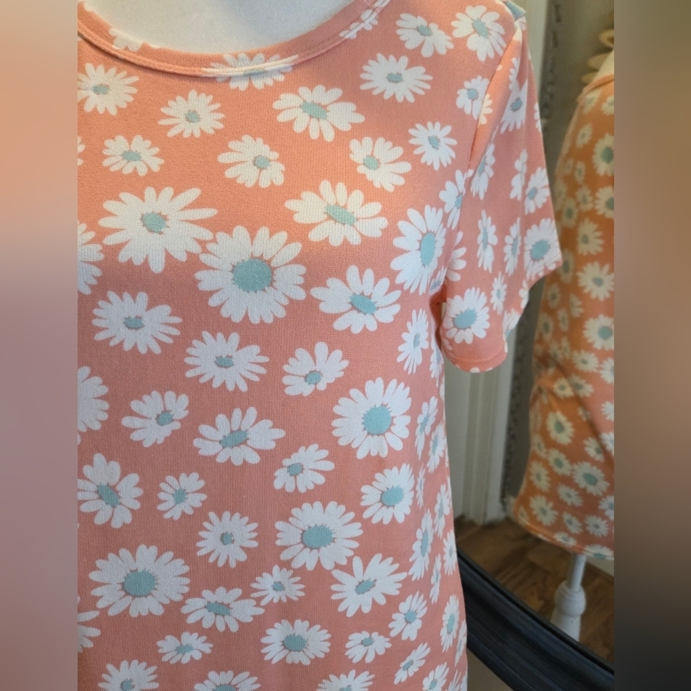 Peach Daisy Print Short Sleeve Tee - Picture 2 of 5